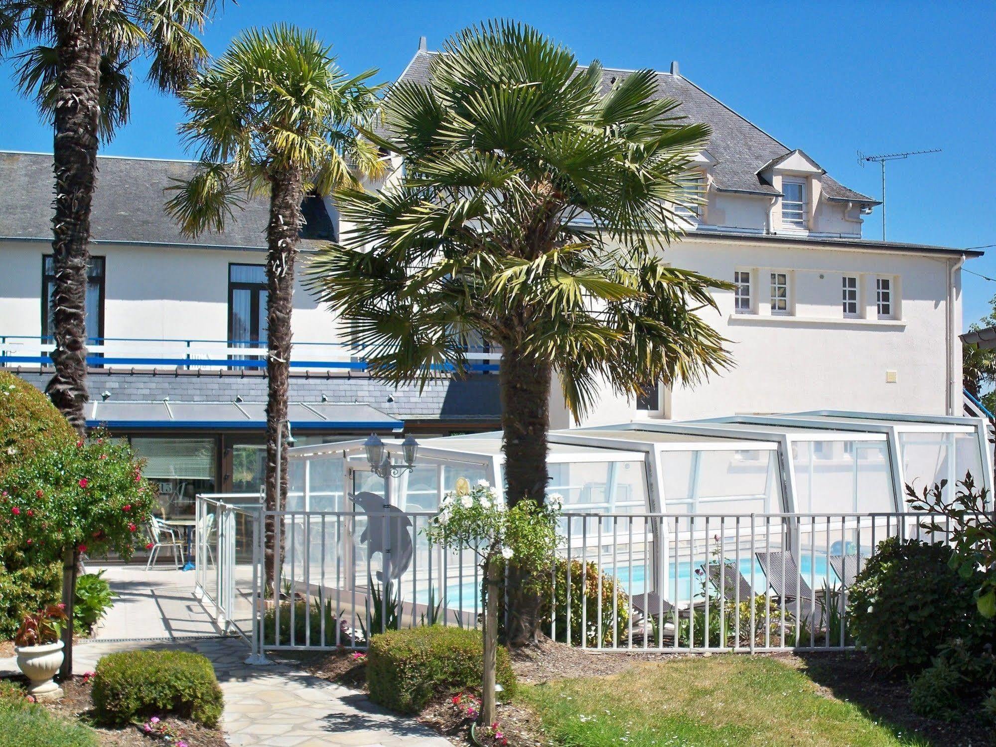 Hôtel les 13 Assiettes Le Val-Saint-Père Exterior foto