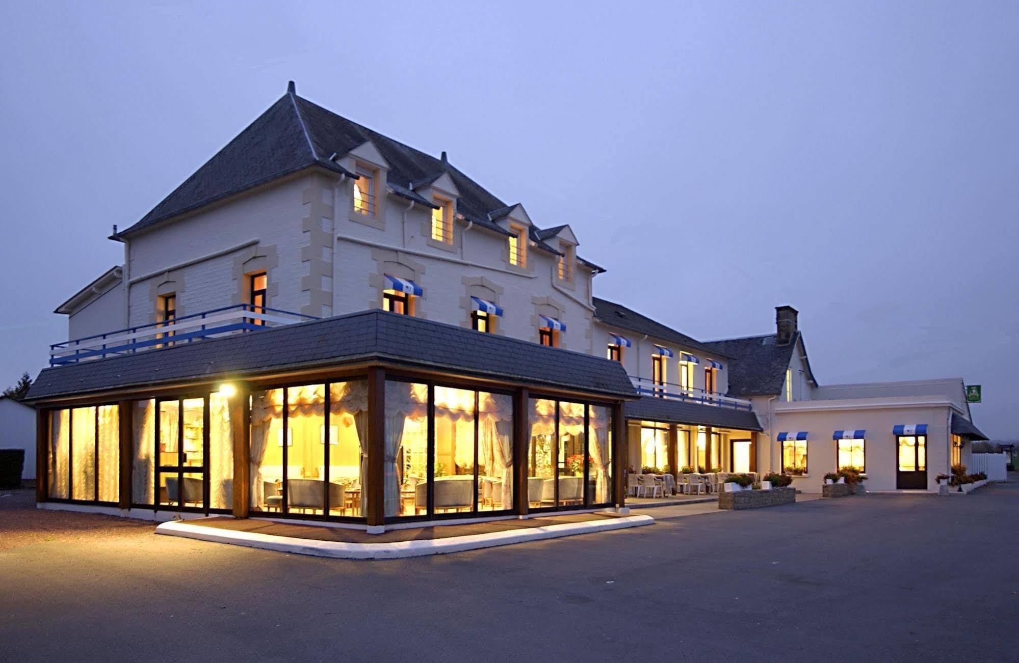Hôtel les 13 Assiettes Le Val-Saint-Père Exterior foto